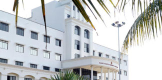 ശ്രദ്ധയോടെ വിദ്യാർഥികൾ